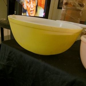 Vintage Pyrex 404 Mixing Nesting Bowl Yellow